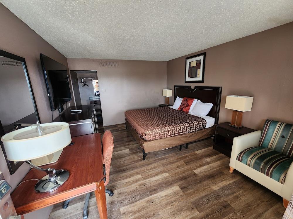 Satellite Inn photo 8