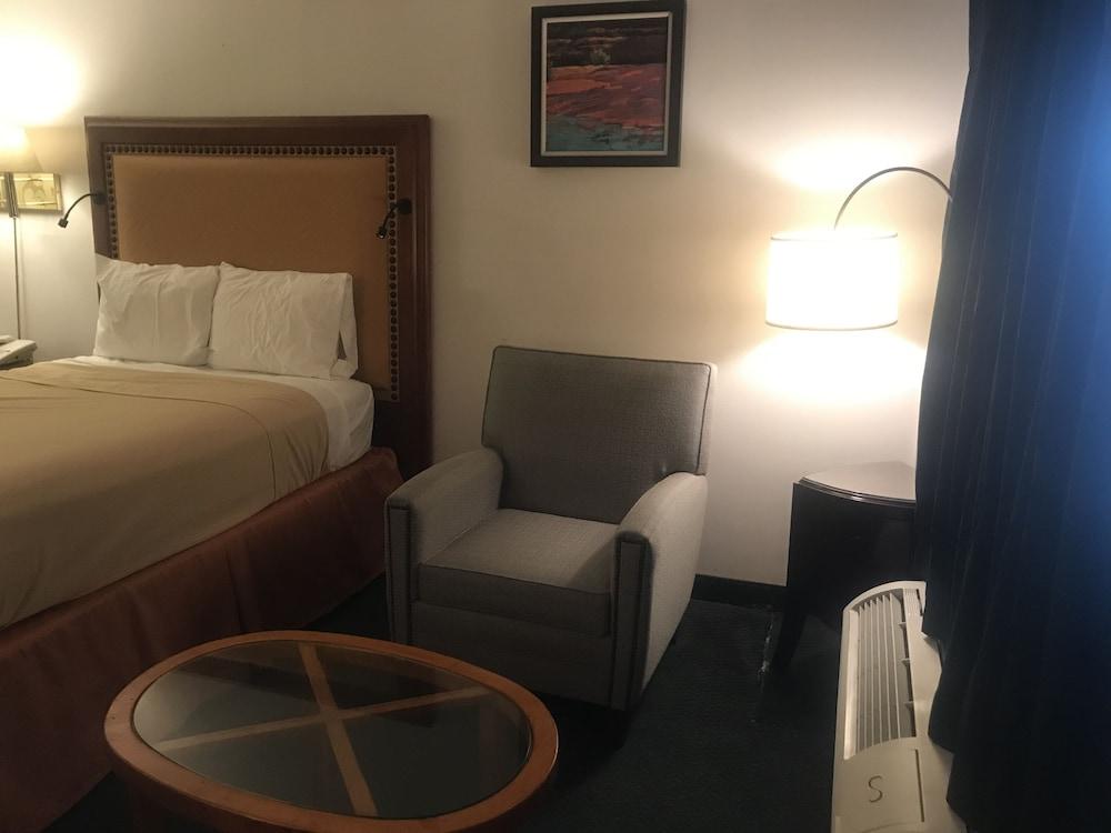 Travelers Inn & Suites photo 28