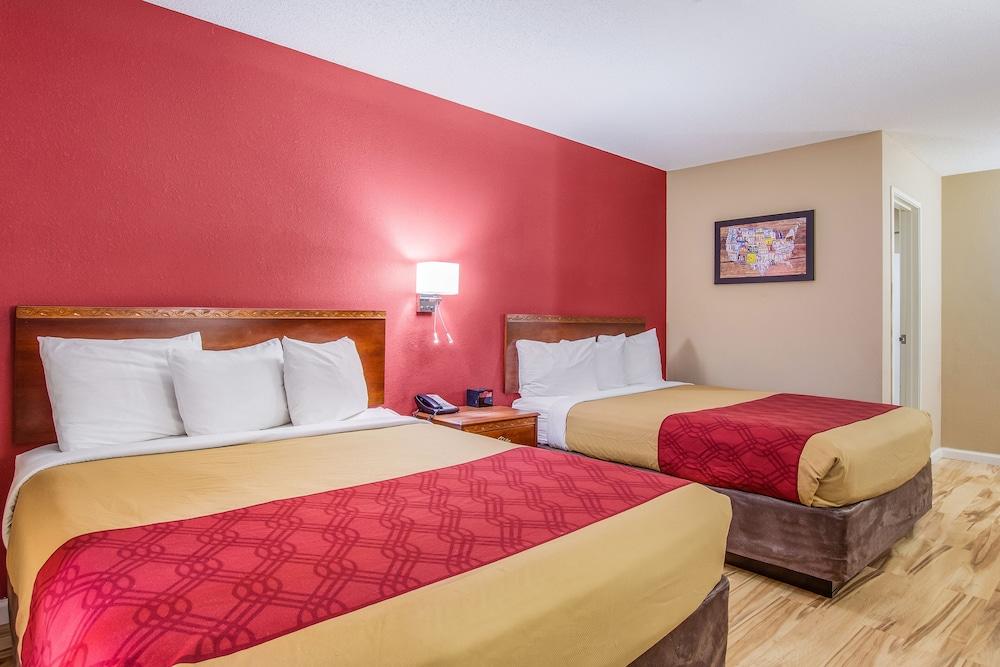 Econo Lodge Shelbyville photo 11