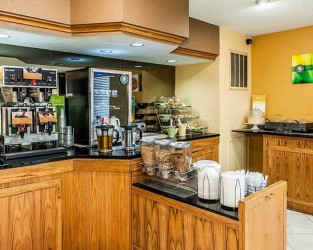 Quality Inn & Suites Shelbyville I-74 photo 16