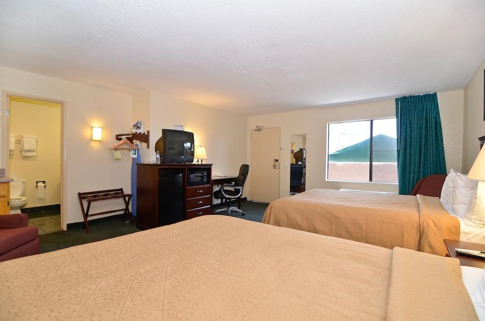 Quality Inn San Diego I-5 Naval Base photo 10