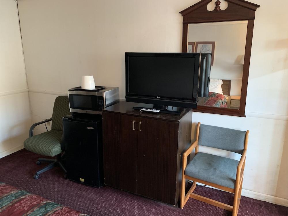 Travelers Inn photo 12