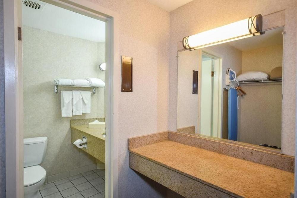 Charles River Inn photo 5