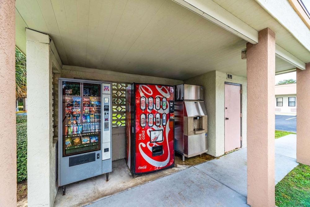 Econo Lodge Crystal River photo 31