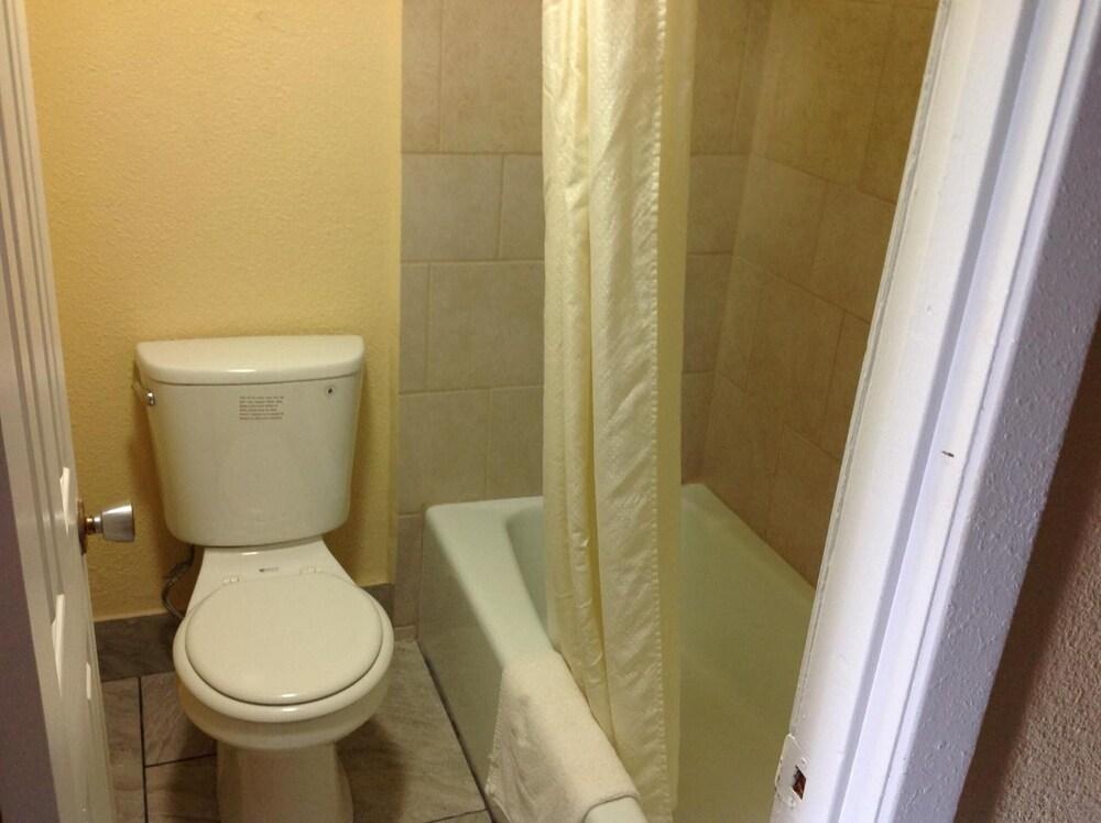 Executive Inn photo 13