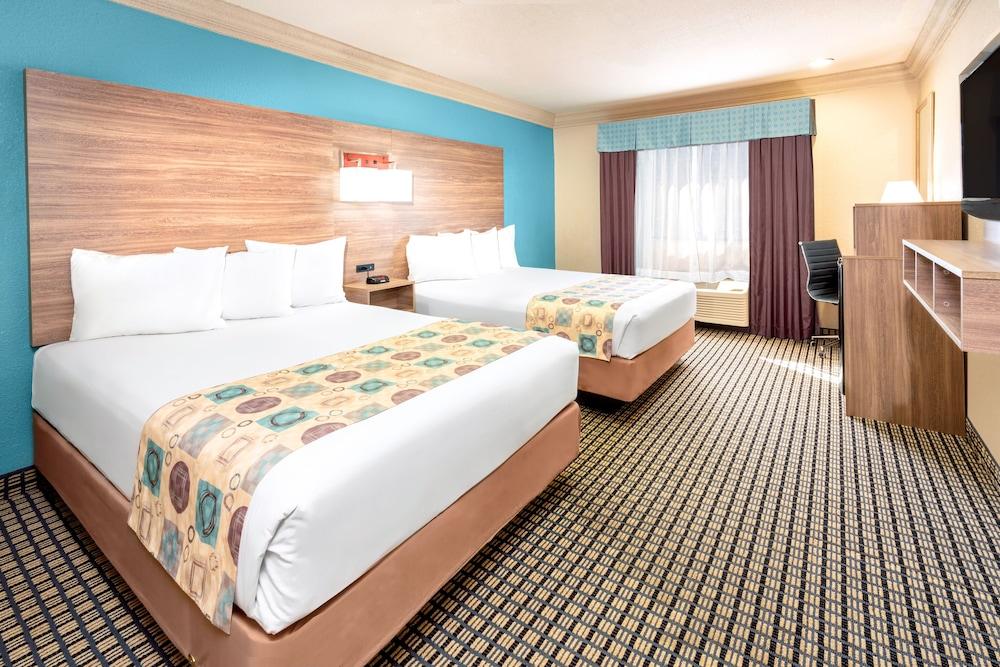 Ramada by Wyndham Houston Intercontinental Airport South photo 18