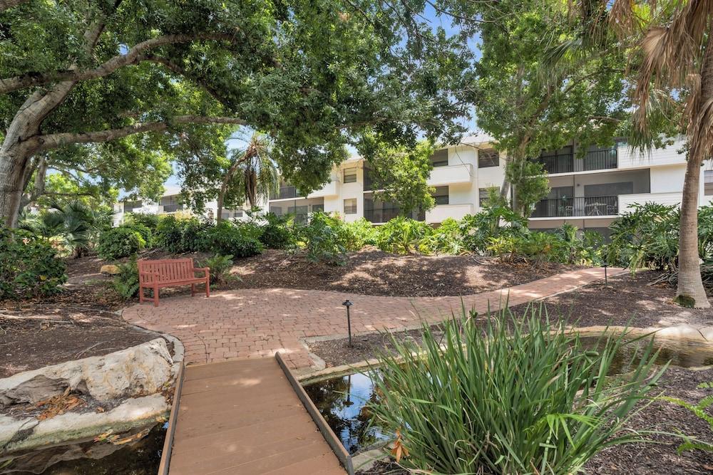 Park Shore Resort photo 55