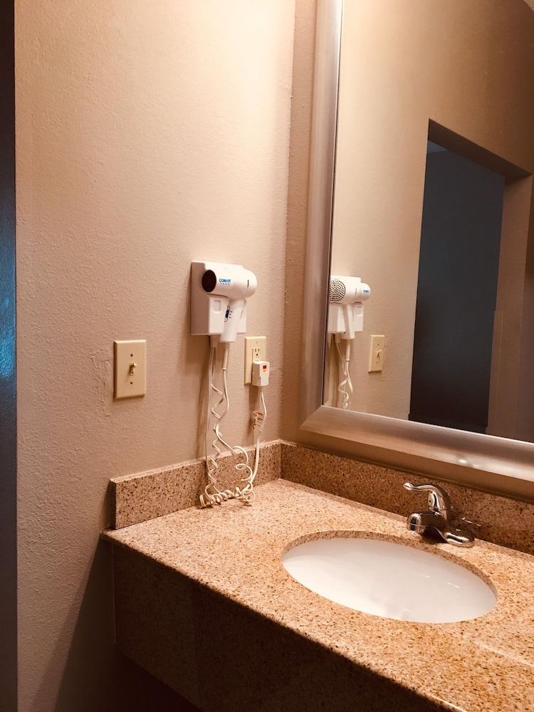 Hawthorn Extended Stay by Wyndham Conyers photo 23