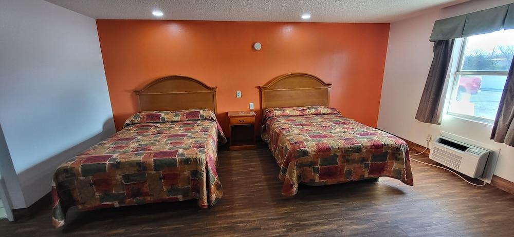 American Inn Cleburne photo 5