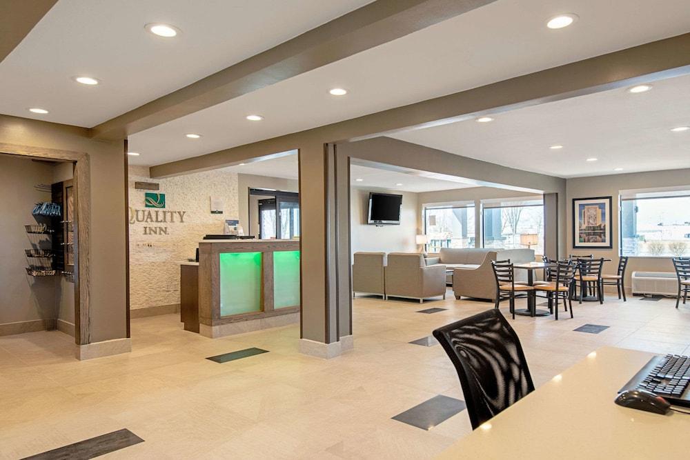 Quality Inn Mishawaka - South Bend photo 2