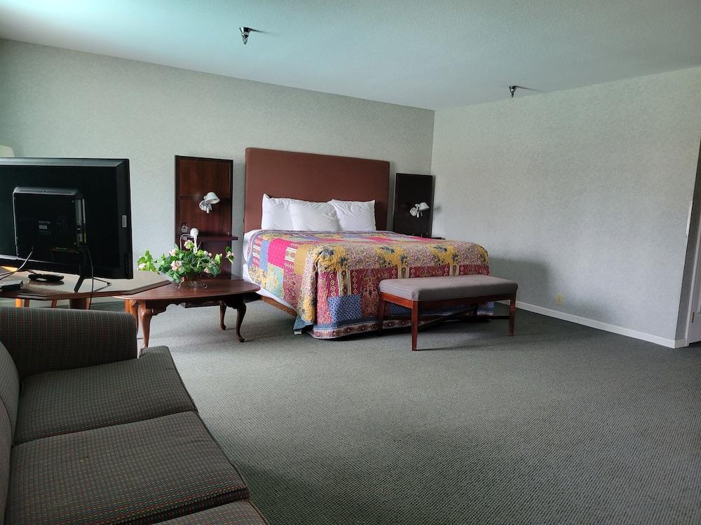 Surrey Inn Ashland photo 34