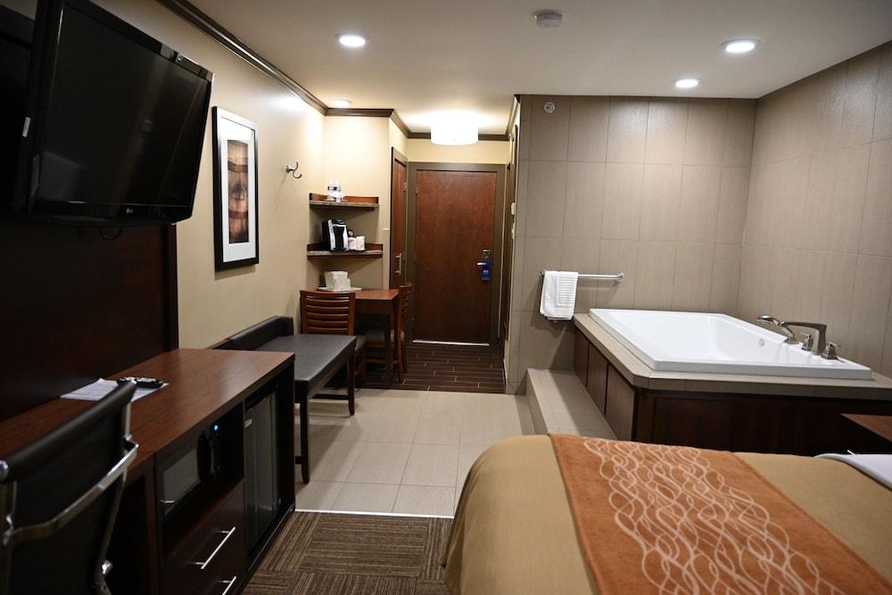 Giles Hotel Inn & Suites photo 7