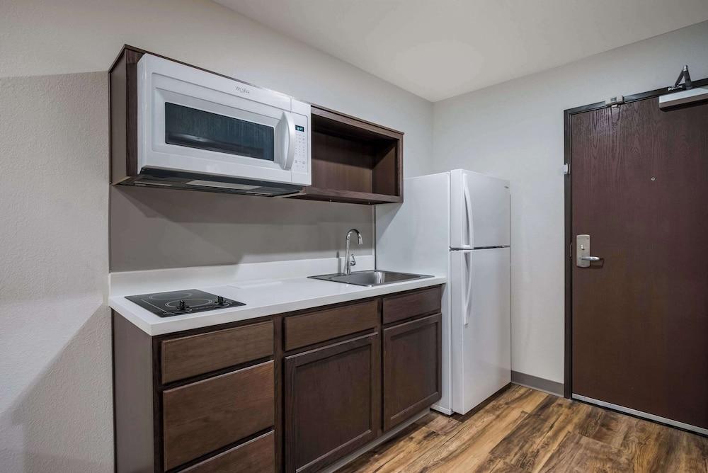 Woodspring Suites Milwaukee - Menomonee Falls photo 22