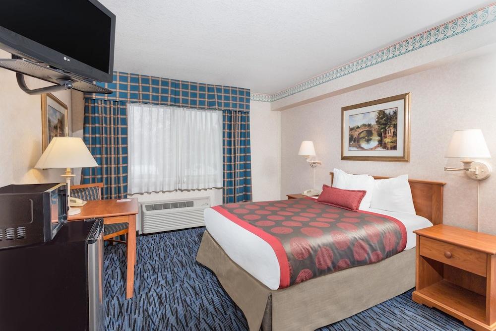 Ramada by Wyndham Kent Seattle Area photo 8