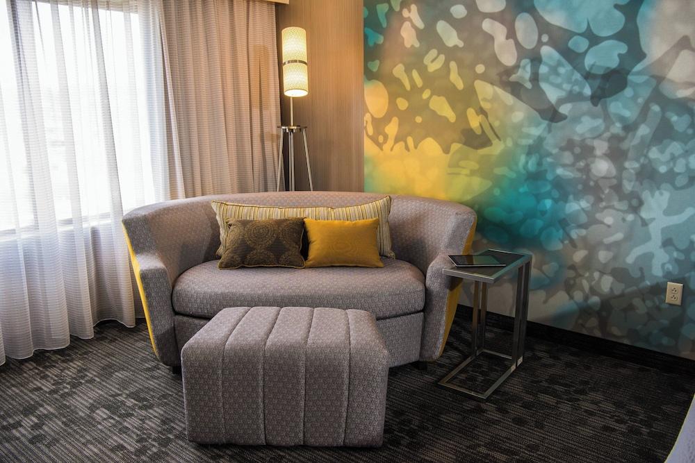 Courtyard by Marriott Erie photo 10