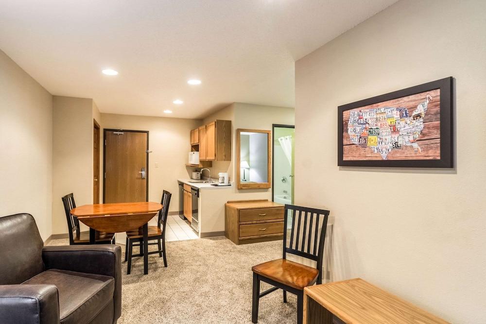 Econo Lodge Valley City photo 24