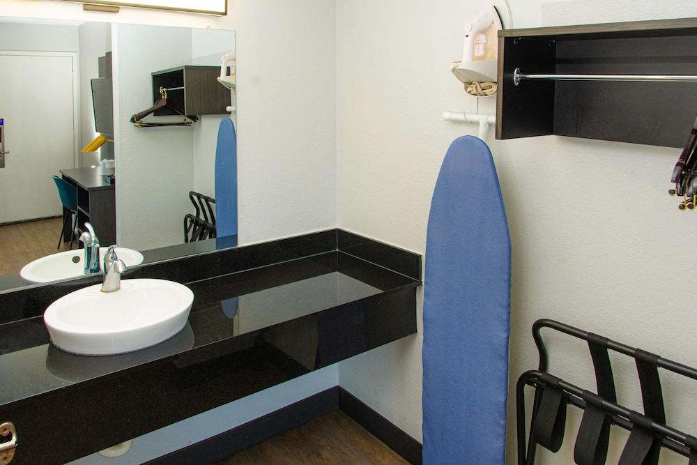 Motel 6 Lantana, FL photo 35