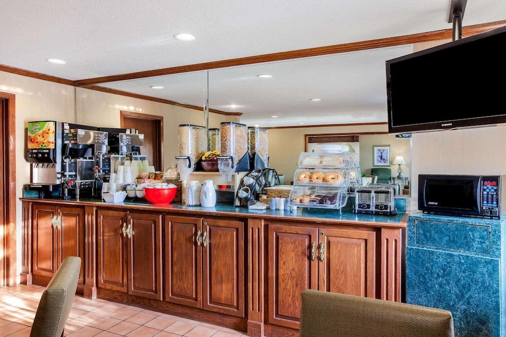 La Quinta Inn by Wyndham Detroit Southgate photo 44