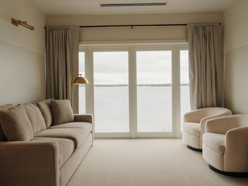 The Shoreline Hotel photo 21