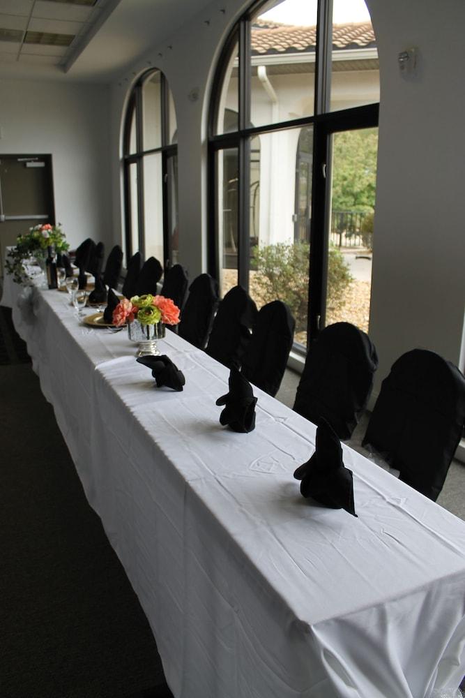 Regalia Hotel & Conference Center photo 23