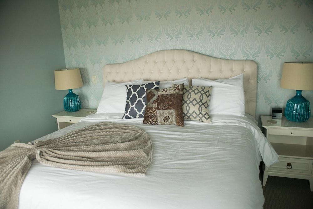 Blue Wave Inn photo 34