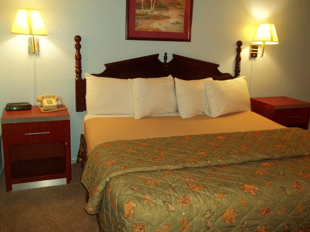 Royal Motel photo 32