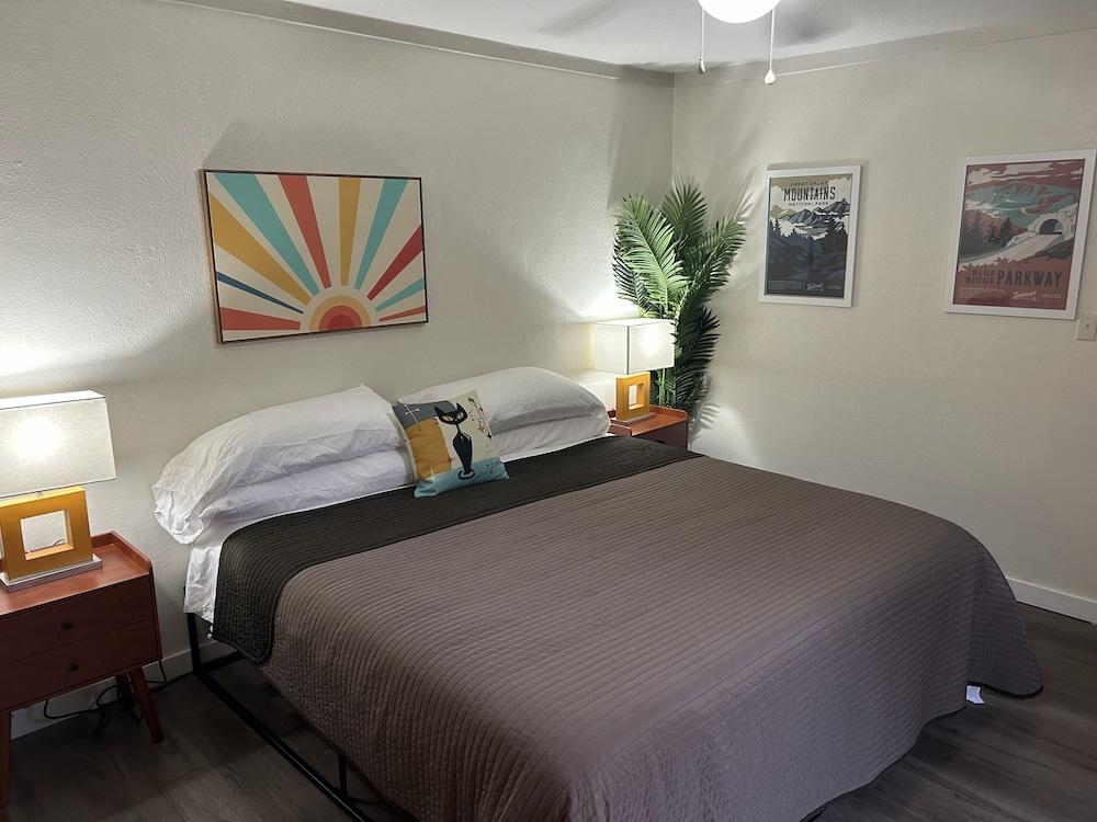 The Sunset Motel photo 58