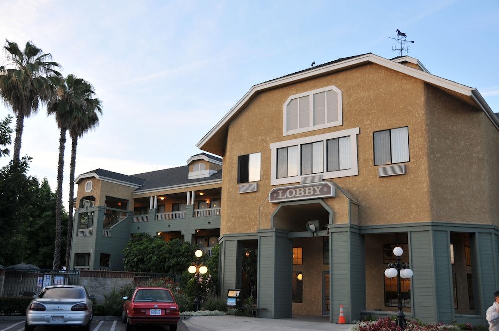 Oak Tree Inn photo 8