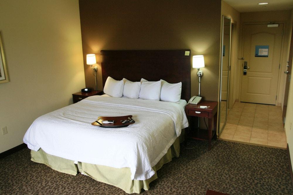 Hampton Inn & Suites West Point photo 2
