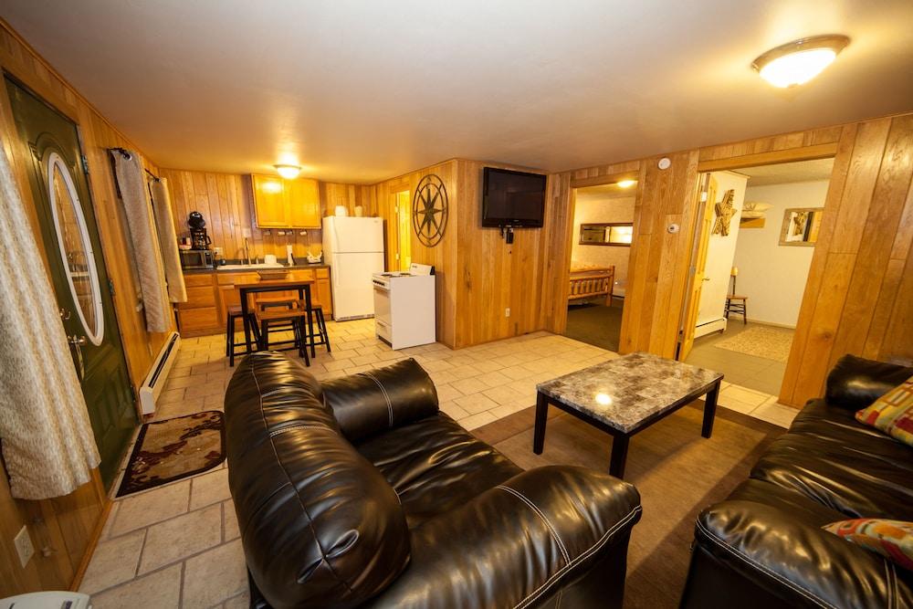 Log Cabin Lodge & Suites photo 83