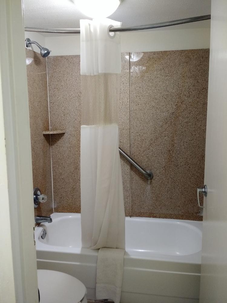 Econo Lodge Thomasville photo 16