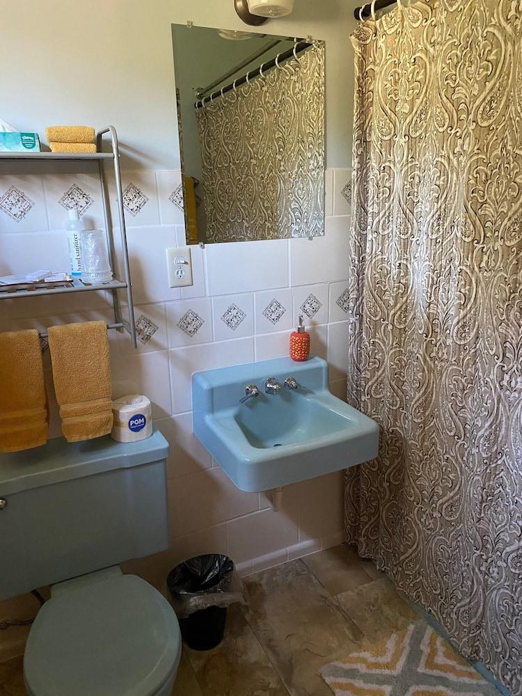 Royal Motel photo 16