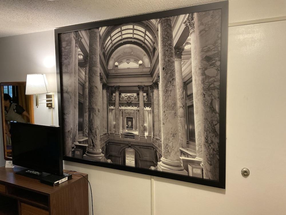 Budget Host Inn Buffalo photo 17