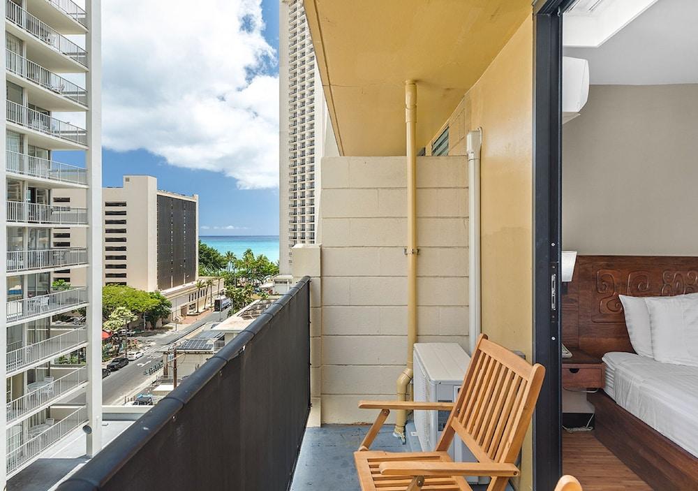 Castle Bamboo Waikīkī Hotel photo 54