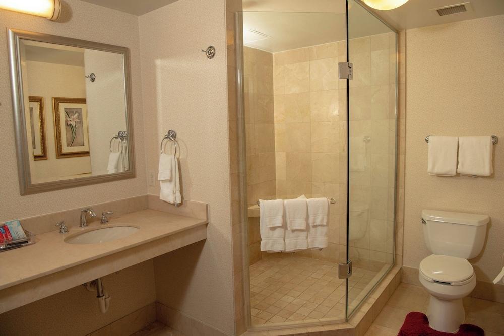 Courtyard by Marriott Erie photo 21