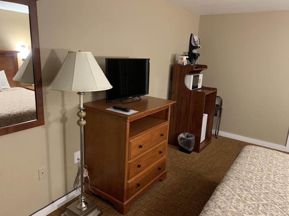 Morgan Inn And Suites photo 11