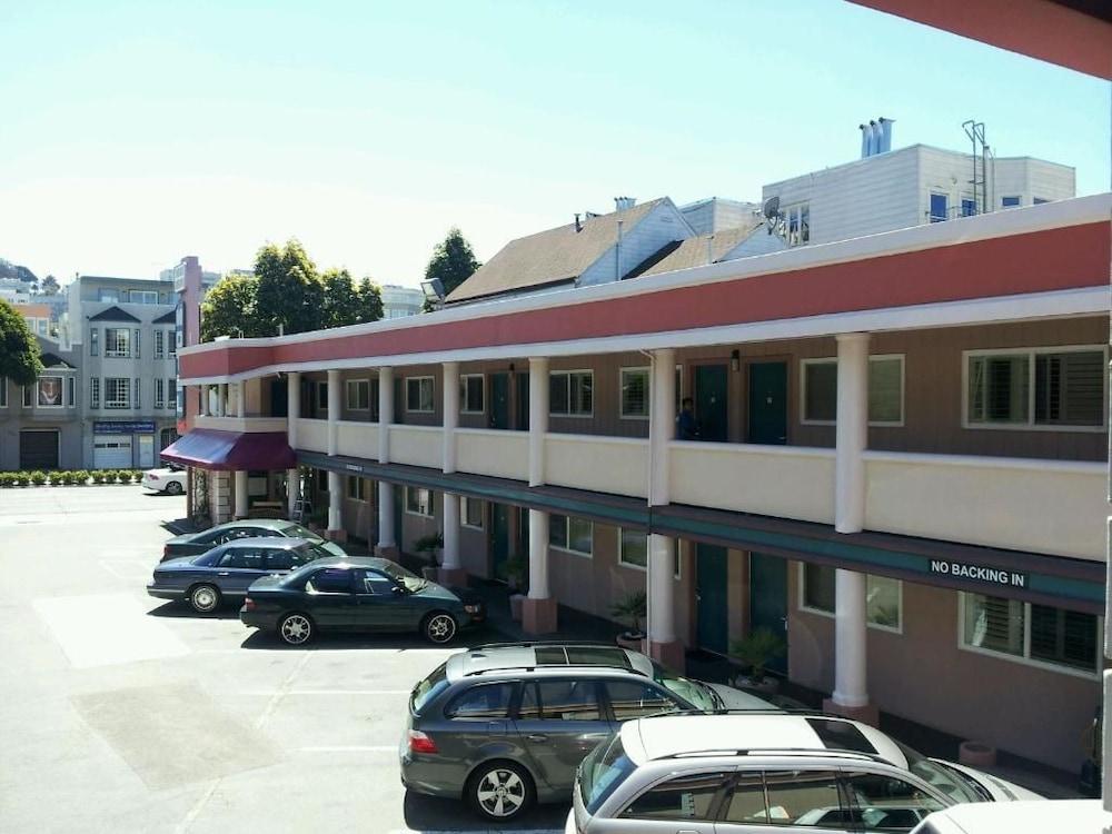 Townhouse Motel photo 22