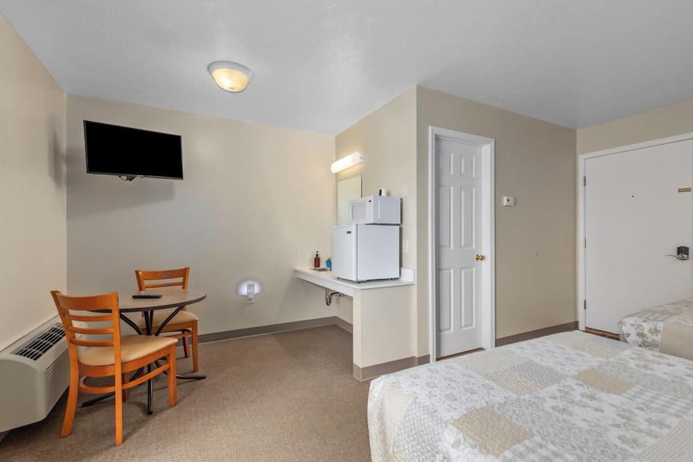 The Lakeview Motel photo 35