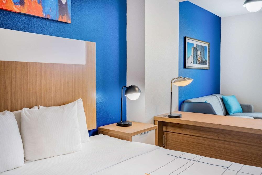 La Quinta Inn & Suites by Wyndham Katy photo 7