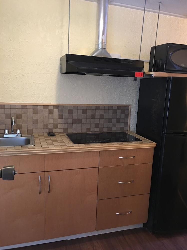 Economy Lodge photo 15