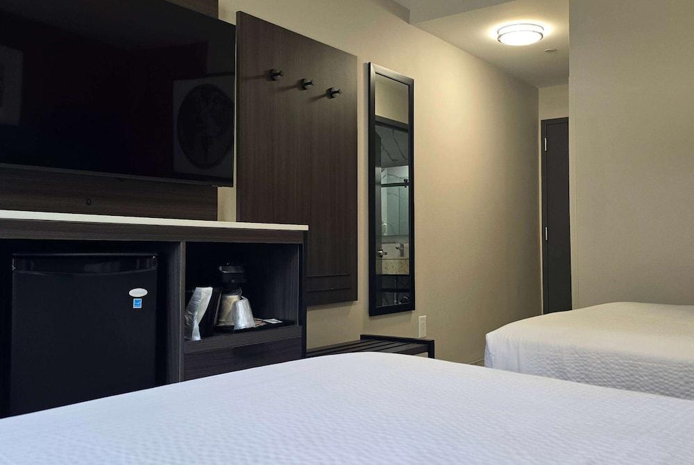 Ramada By Wyndham Brooklyn Empire Blvd photo 9