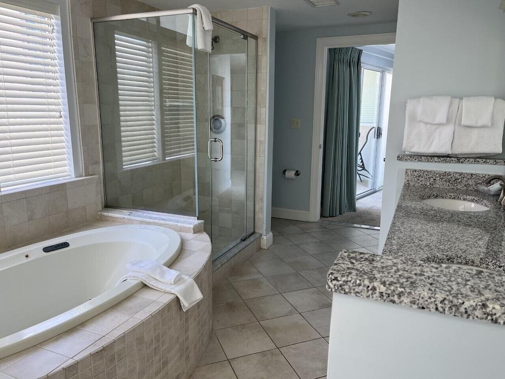 Miramar Condominiums photo 40