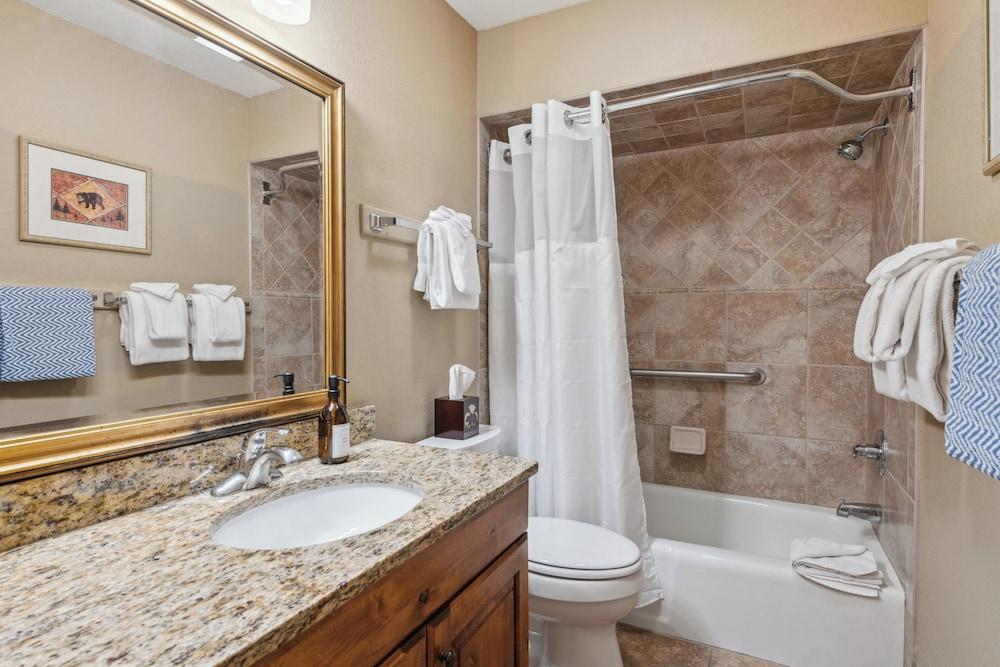 Eagle Point Resort photo 55