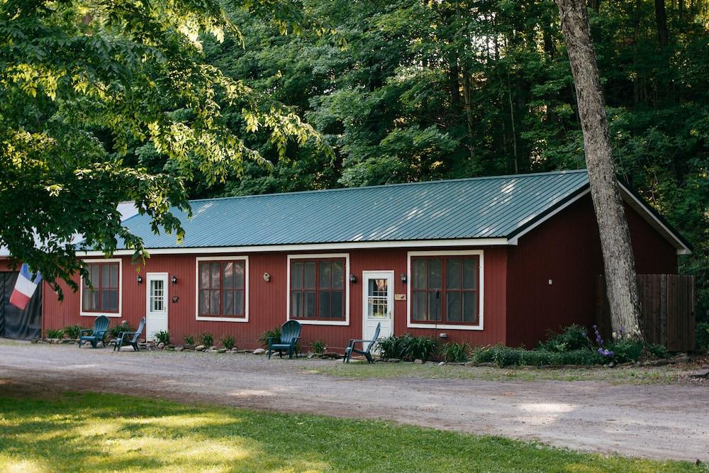 Wellnesste Lodge and Cabin Rentals photo 7