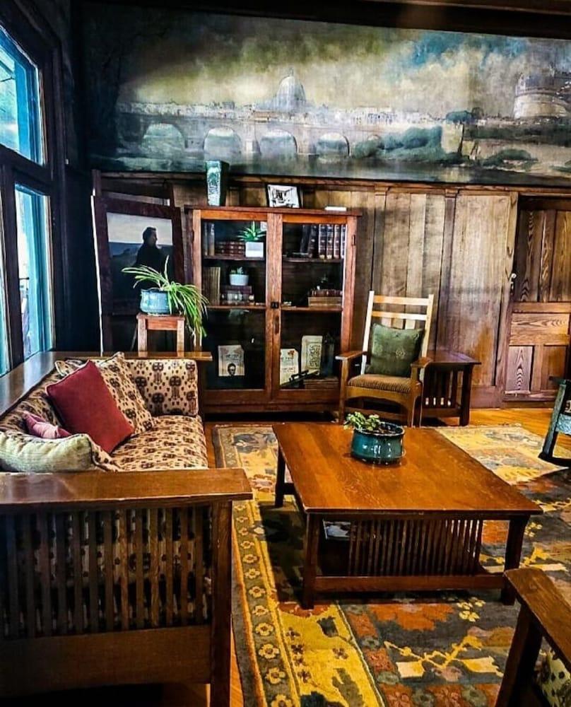 Roycroft Inn photo 3