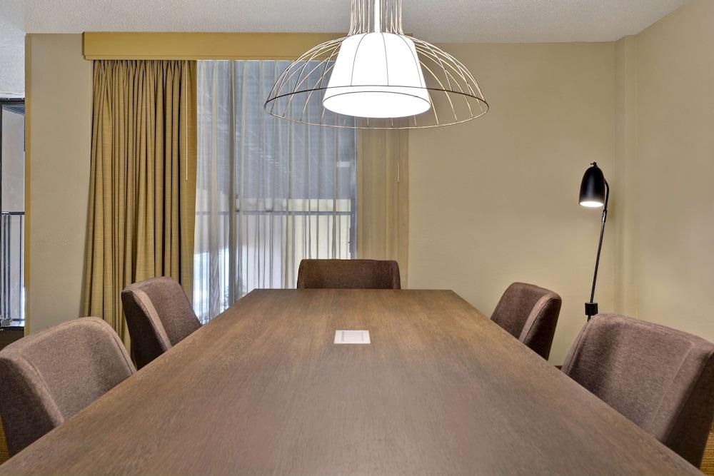 Embassy Suites Hotel Winston-Salem photo 13