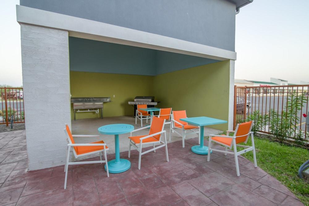 Holiday Inn Express & Suites Raymondville by IHG photo 24