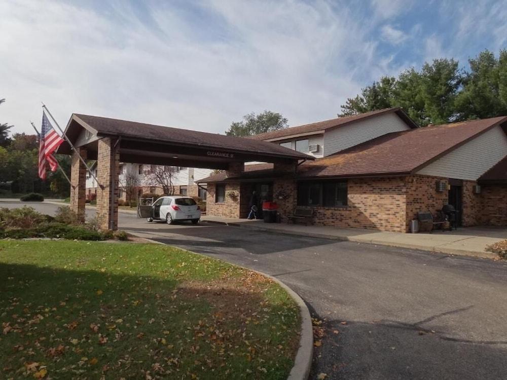 Wautoma Inn by OYO Near Airport WI 73 photo 9