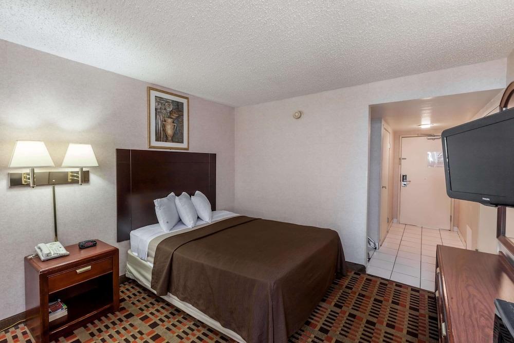 Days Inn by Wyndham Amarillo East photo 9