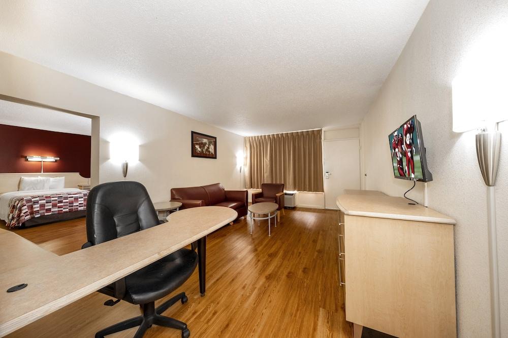 Quality Inn & Suites photo 16